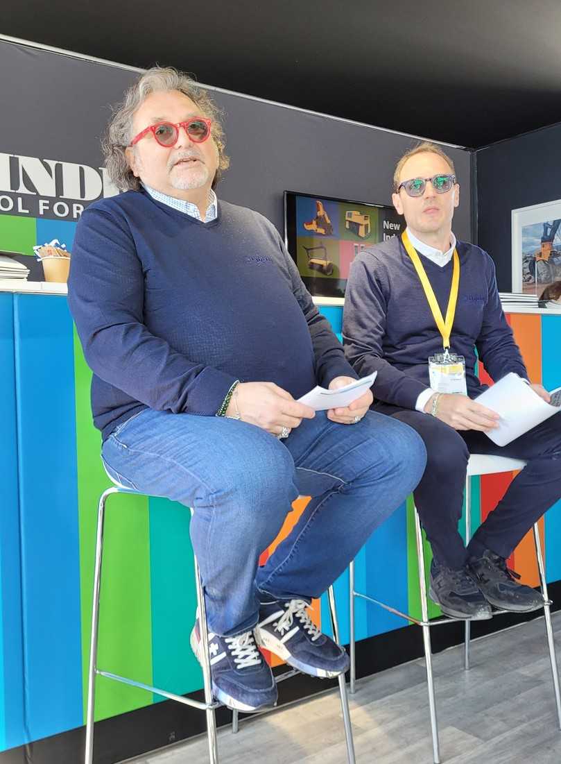 Stellten die Indeco-Neuheiten auf der bauma 2025 vor: CEO Michele Vitulano (l.) und Entwicklungschef Alessandro Ciccolella | Foto: bb Stellten die Indeco-Neuheiten auf der bauma 2025 vor: CEO Michele Vitulano (l.) und Entwicklungschef Alessandro Ciccolella | Foto: bb