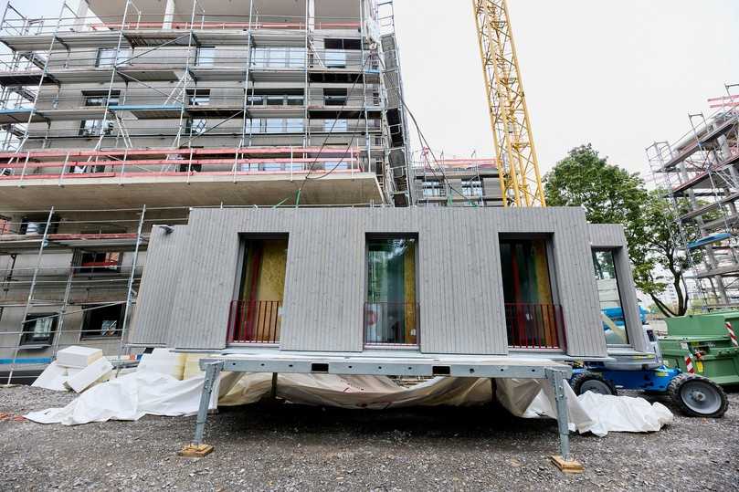 An 12 Arbeitstagen wurden sämtliche Außenwandelemente in den oberen fünf Geschossen gesetzt. | Foto: Rockwool