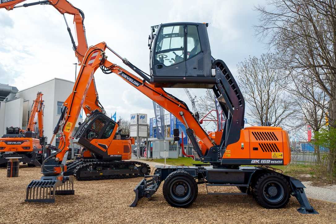 Atlas GmbH in Ganderkesee baut Umschlagbagger für Develon Atlas GmbH in Ganderkesee baut Umschlagbagger für Develon