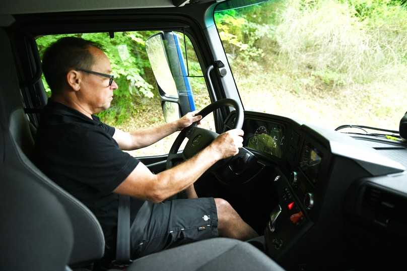 Das automatisierte Powershift Advanced-Getriebe mit seinen nahtlosen und kaum spürbaren Gangwechsel erleichtert dem Fahrer die Arbeit bei Geländefahrt. | Foto: QUATEX