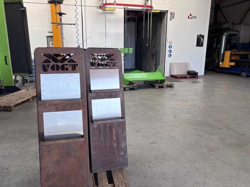 Eigene Sandtrahl- und Lackiermaschinen machen spezielle Kundenwünsche möglich. | Foto: B_I MEDIEN/mj