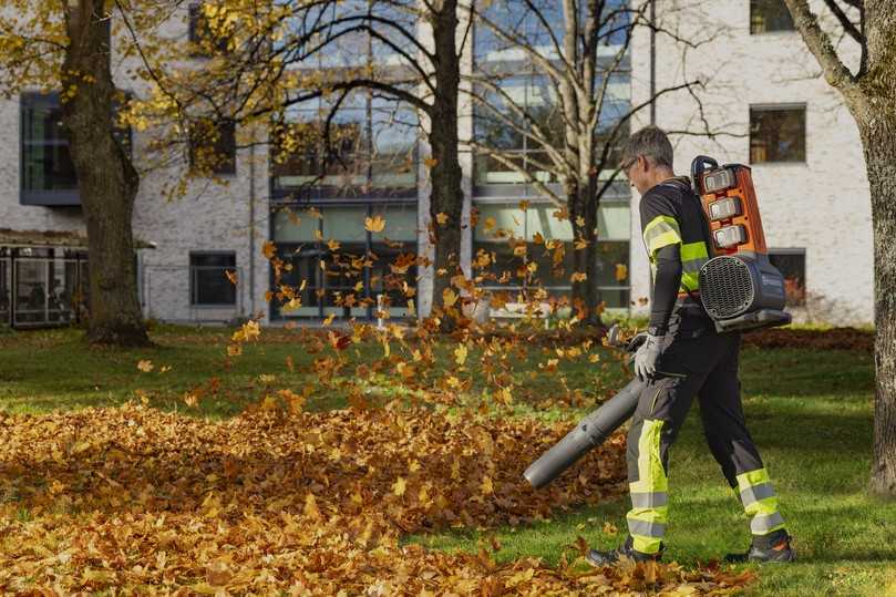 Husqvarna bietet bereits heute leistungsfähige Akku-Alternativen für alle zentralen Gerätetypen an. | Foto: Husqvarna