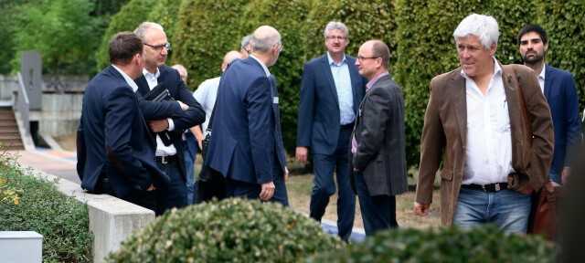 Das Gespräch am Rande der Veranstaltung ist ein Wesensmerkmal des Projektdialoges Microtunnelling. | Fotos: VMT Das Gespräch am Rande der Veranstaltung ist ein Wesensmerkmal des Projektdialoges Microtunnelling. | Fotos: VMT