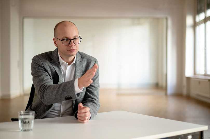 „Die Versorgung der Bauwirtschaft mit mineralischen Roh- und Baustoffen ist für unseren Wirtschaftsstandort von zentraler Bedeutung: Ohne Bau keine Wohnungen, keine Verkehrswege, keine Energieinfrastruktur“, sagt bbs-Hauptgeschäftsführer Matthias Frederichs. | Foto: bbs „Die Versorgung der Bauwirtschaft mit mineralischen Roh- und Baustoffen ist für unseren Wirtschaftsstandort von zentraler Bedeutung: Ohne Bau keine Wohnungen, keine Verkehrswege, keine Energieinfrastruktur“, sagt bbs-Hauptgeschäftsführer Matthias Frederichs. | Foto: bbs