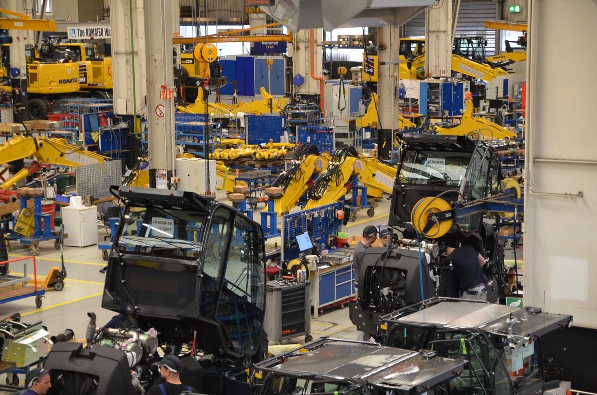 Baumaschinenproduktion im Komatsu-Werk in Hannover. | Foto: B_I MEDIEN/Budde