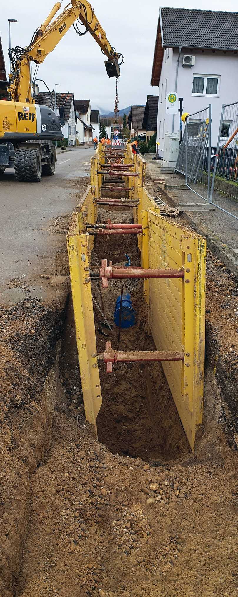 Einen Großteil der neuen Trinkwassertransportleitung stellt Reif in konventioneller Bauweise her. Verlegt werden GGG-ZM-Rohre der Nennweite DN 300. | Foto: Reif Bauunternehmung GmbH & Co. KG Einen Großteil der neuen Trinkwassertransportleitung stellt Reif in konventioneller Bauweise her. Verlegt werden GGG-ZM-Rohre der Nennweite DN 300. | Foto: Reif Bauunternehmung GmbH & Co. KG