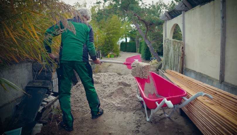 Auf unebenen Untergründen müssen Sicherheitsschuhe einen zuverlässigen Halt bieten, um das Risiko zu minimieren, bei der Arbeit nicht auszurutschen oder gar umzuknicken. | Foto: Foto: Elten Auf unebenen Untergründen müssen Sicherheitsschuhe einen zuverlässigen Halt bieten, um das Risiko zu minimieren, bei der Arbeit nicht auszurutschen oder gar umzuknicken. | Foto: Foto: Elten