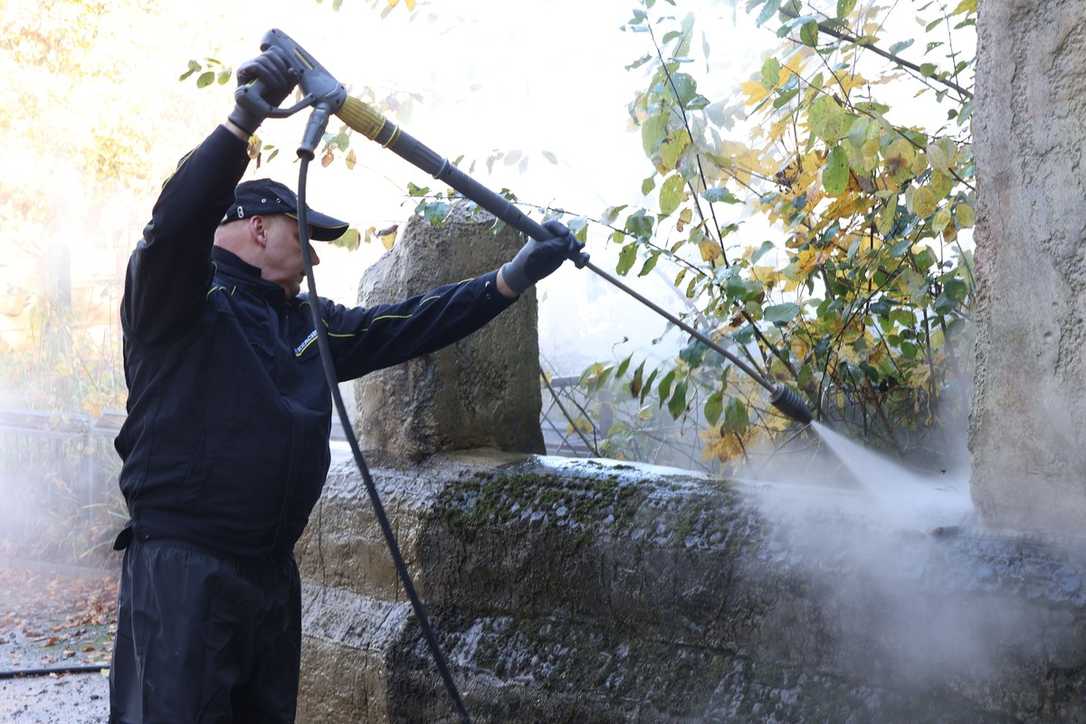 Chemiefrei sauber: Kärcher reinigt Orang-Utan-Gehege nachhaltig Chemiefrei sauber: Kärcher reinigt Orang-Utan-Gehege nachhaltig