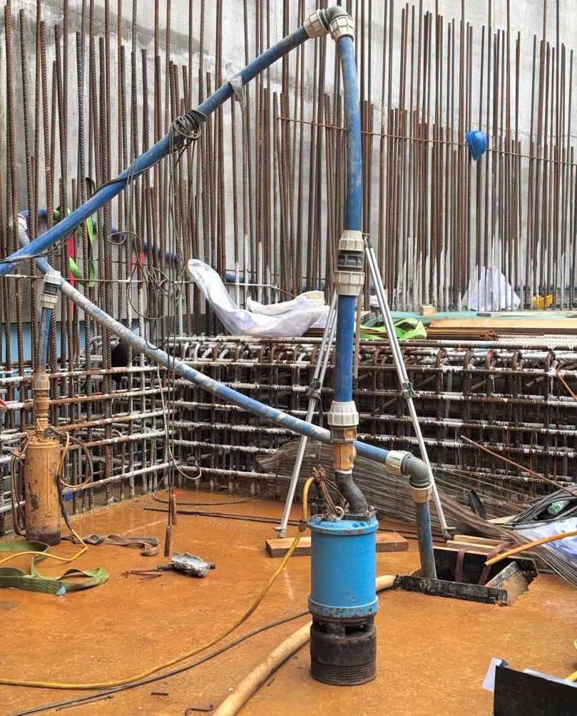 Seit Beginn der Arbeiten im Januar 2025 halten Tsurumi-Tauchpumpen die Baustelle durchgehend trocken. Im Bild ein Aggregat des Typs LH-W. | Foto: Tsurumi Seit Beginn der Arbeiten im Januar 2025 halten Tsurumi-Tauchpumpen die Baustelle durchgehend trocken. Im Bild ein Aggregat des Typs LH-W. | Foto: Tsurumi