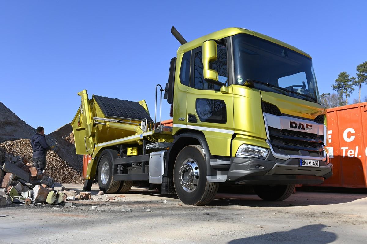 Die Funkfernsteuerung für den Meiller-Absetzer sorgt für größtmögliche Sicherheit. | Foto: Quatex