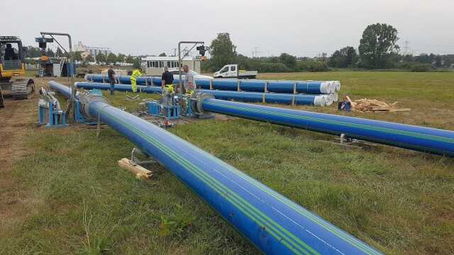 Deutschlandpremiere bei Leitungsverlegung im Pflugverfahren Deutschlandpremiere bei Leitungsverlegung im Pflugverfahren