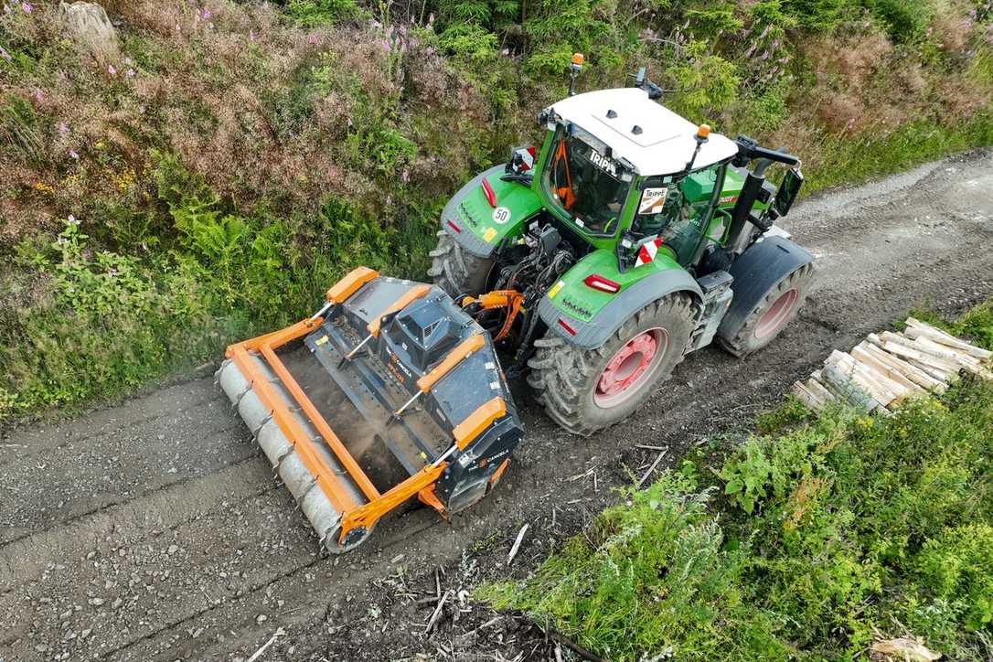 Forstmulcher und Fräsen von Vogt: TMC-Technik für Wegebau und professionelle Rodung