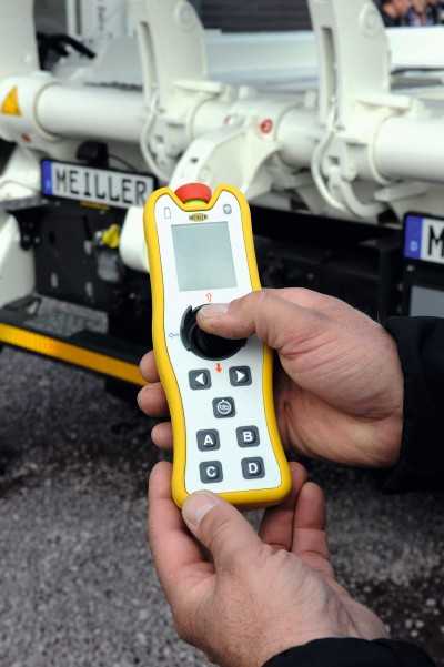 Joystick und Display kennzeichnen die neue Meiller i.s.a.r.-Control-Steuerung der 3. Generation.