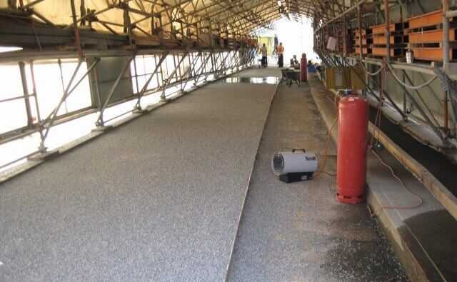 Beschichtung und Abstreuung des Betons. Beschichtung und Abstreuung des Betons.