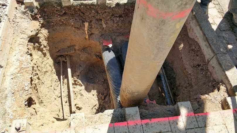 Saugen statt Baggern schont die freizulegende Infrastruktur und benötigt nur eine minimal kleine Baugrube. | Foto: MTS Mobile Saugen statt Baggern schont die freizulegende Infrastruktur und benötigt nur eine minimal kleine Baugrube. | Foto: MTS Mobile