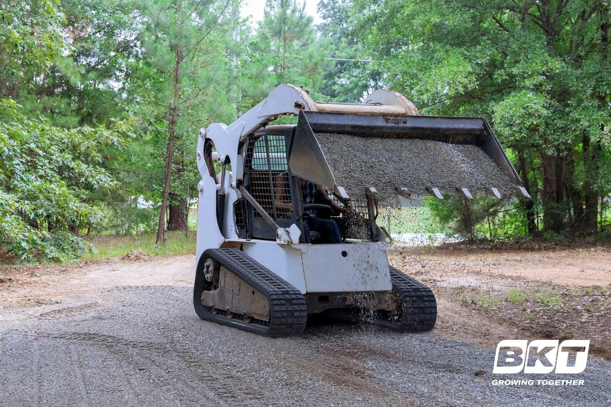 Multiforce BK T92 ist die neue Serie von Gummiraupenketten für Anwendungen des Materialtransports in Industrie und Bauwesen, präsentiert auf der bauma 2025. | Foto: BKT