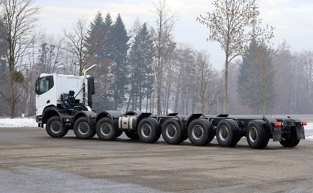 Der neue Tatra Phoenix 16x16: acht Achsen, 16 angetriebene Räder – gebaut für den schweren Einsatz im australischen Outback. | Foto: Tatra Der neue Tatra Phoenix 16x16: acht Achsen, 16 angetriebene Räder – gebaut für den schweren Einsatz im australischen Outback. | Foto: Tatra