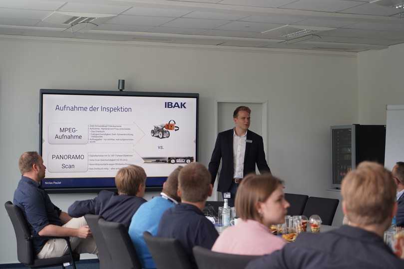 Präsentation der Panorama-Technik, die per Fisheye-Objektiv kugelförmige Kanalaufnahmen für die KI-gestützte Schadensanalyse liefert. | Foto: IBAK
