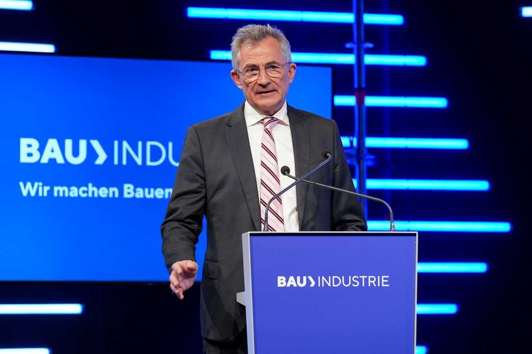 Wiedergewählt: Peter Hübner bleibt Präsident der Bauindustrie Wiedergewählt: Peter Hübner bleibt Präsident der Bauindustrie