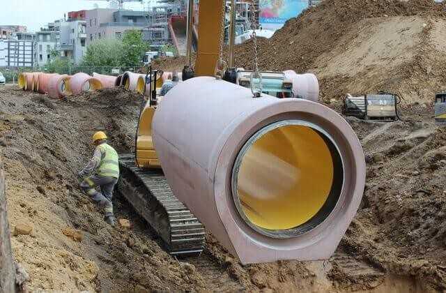 Die Rohrverbindung mit dem innen liegenden Perfect Connector erlaubt auch eine „Rückwärtsverlegung“ in Fließrichtung. Die Rohrverbindung mit dem innen liegenden Perfect Connector erlaubt auch eine „Rückwärtsverlegung“ in Fließrichtung.