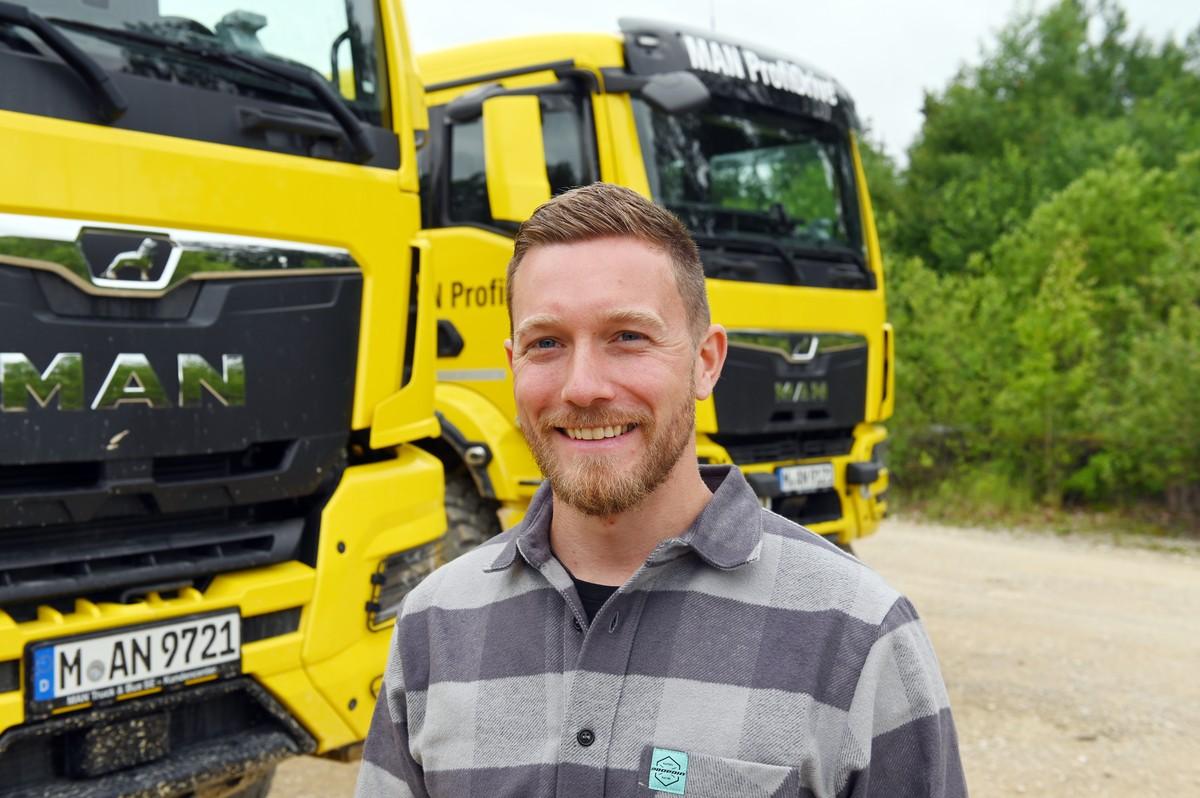 Der TÜV Süd-Sachverständige Marco Walz ist von der Schulung begeistert und überrascht, was die geländegängigen MAN-Lkw leisten können. | Foto: QUATEX Der TÜV Süd-Sachverständige Marco Walz ist von der Schulung begeistert und überrascht, was die geländegängigen MAN-Lkw leisten können. | Foto: QUATEX