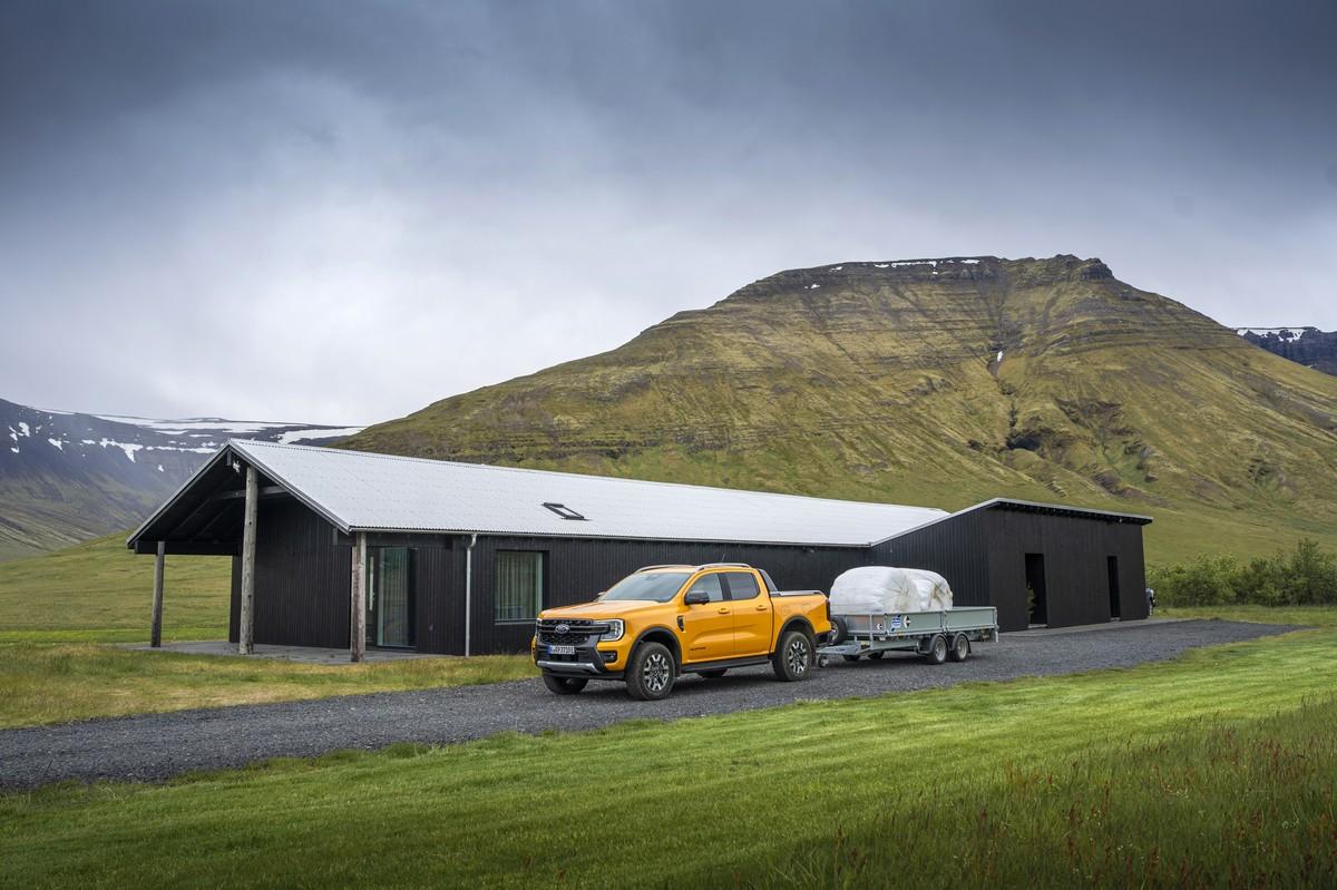 Der Ford Ranger mit Plug in Hybrid (PHEV) trägt rund 1,0 t Nutzlast und darf 3,5 t in Schlepp nehmen. | Foto: Ford Pro