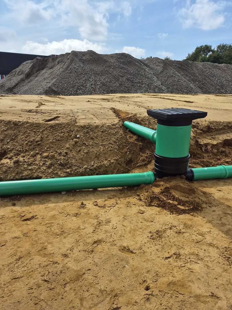 Durchlaufschacht mit Rostabdeckung zur gezielten Erfassung belasteter Wässer auf der Rangierfläche | Foto: Sabug