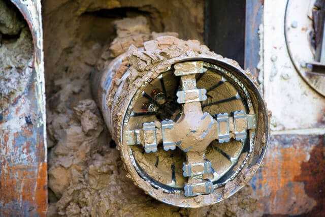 ach 300 Metern: Ankunft des Bohrkopfes in der Zielbaugrube