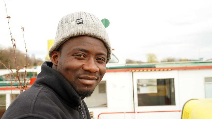 Facharbeiter Ajouba Atarigbe. | Foto: STORZ / Mahrholdt Facharbeiter Ajouba Atarigbe. | Foto: STORZ / Mahrholdt
