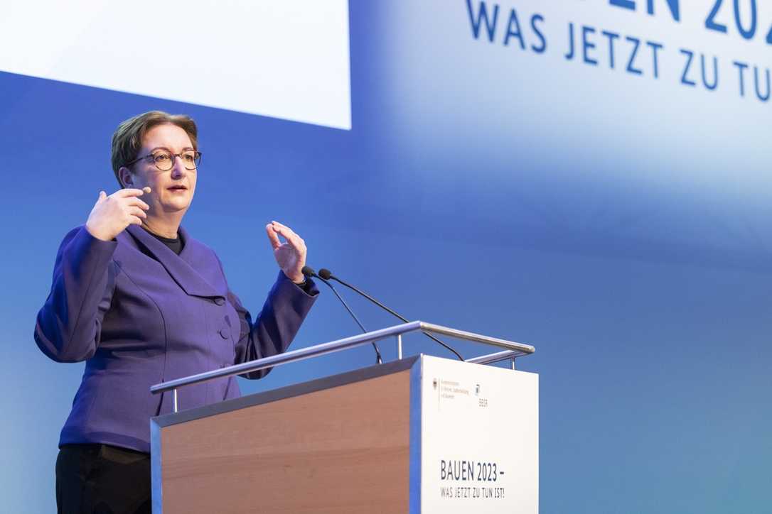 Wohnungsbau-Gipfel: So bewertet die Bauwirtschaft das Baupaket Wohnungsbau-Gipfel: So bewertet die Bauwirtschaft das Baupaket
