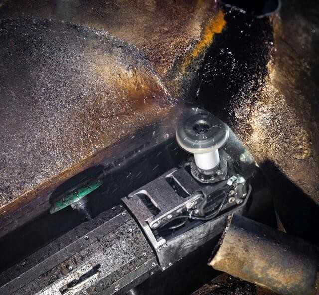 Der elektrisch betriebene Fräsroboter bietet ein robustes und leistungsstarkes Werkzeug für Fräsarbeiten an Ablagerungen, Hindernissen, Rissen und Muffen sowie zum Öffnen der Zuläufe in Schlauchlinern.