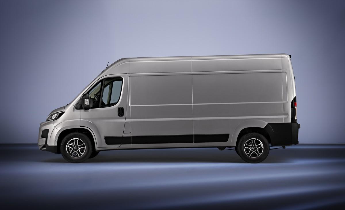 Eine niedrige Ladekante sowie hohe Hecktüren mit weitem Öffnungswinkel sollen das Be- und Entladen erleichtern. | Foto: Toyota Professional