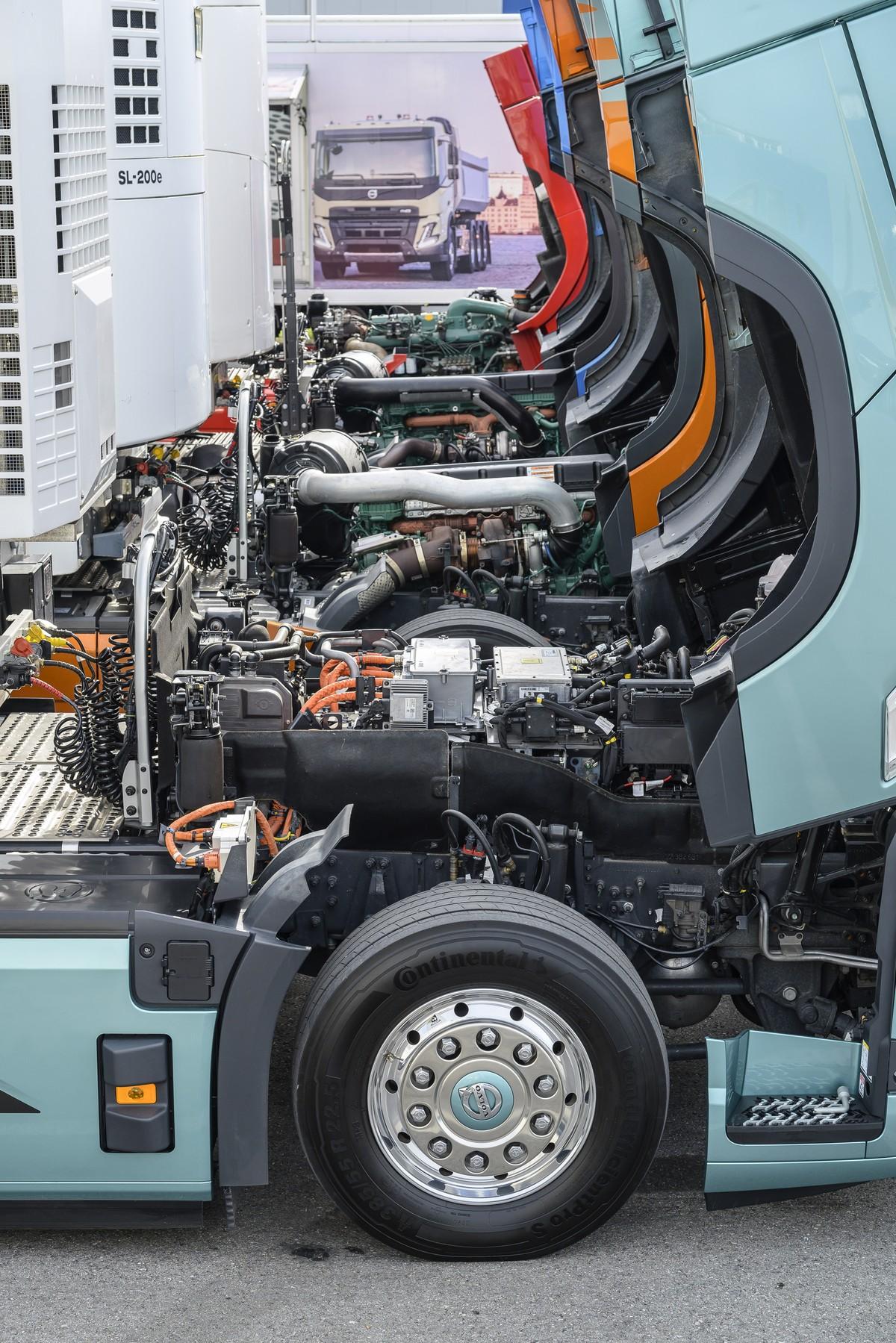 Unter den gekippten Kabinen verbergen sich unterschiedliche Antriebssysteme. | Foto: Quatex