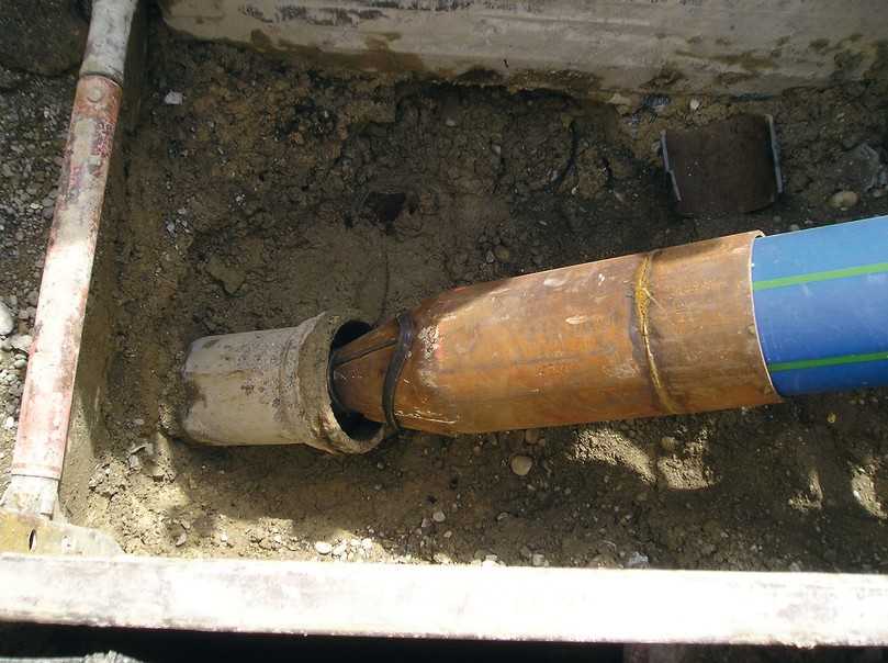 Anpassungen der Kapazität des Leitungsnetzes sind im Berstlining ebenfalls möglich, wie hier durch den Einzug größerer Nennweiten. | Foto: Tracto-Technik Anpassungen der Kapazität des Leitungsnetzes sind im Berstlining ebenfalls möglich, wie hier durch den Einzug größerer Nennweiten. | Foto: Tracto-Technik