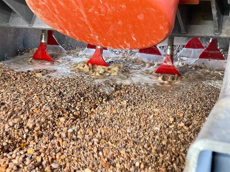 Absiebung von Feststoffbestandteilen aus der Bohrspülung | Foto: NR Unternehmensgruppe Absiebung von Feststoffbestandteilen aus der Bohrspülung | Foto: NR Unternehmensgruppe