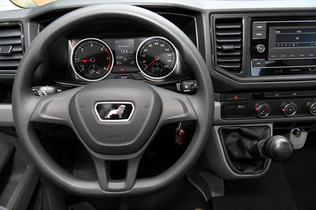 Die Instrumente sind fein gezeichnet und gut ablesbar. Alle Schalter und Hebel besitzen eine tolle Haptik. | Foto: QUATEX Die Instrumente sind fein gezeichnet und gut ablesbar. Alle Schalter und Hebel besitzen eine tolle Haptik. | Foto: QUATEX