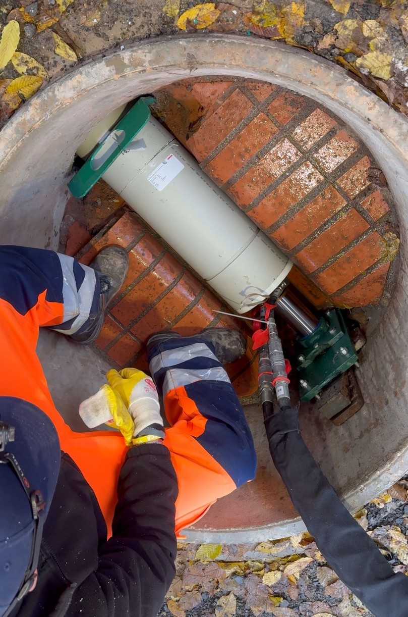 Mit der Kombination aus statischer Verbesserung, hoher Hydraulikleistung und minimaler Bauzeit bietet das TIP-Verfahren eine nachhaltige und wirtschaftliche Lösung für die grabenlose Kanalsanierung. | Foto: Sanierungstechnik Dommel Mit der Kombination aus statischer Verbesserung, hoher Hydraulikleistung und minimaler Bauzeit bietet das TIP-Verfahren eine nachhaltige und wirtschaftliche Lösung für die grabenlose Kanalsanierung. | Foto: Sanierungstechnik Dommel