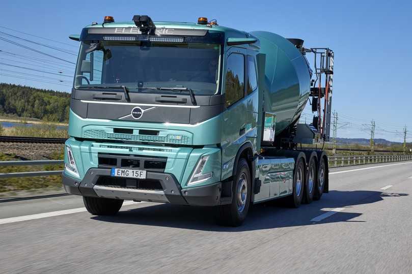 Der Volvo FMX 8x4 Fahrmischer besitzt fünf Batteriepakete mit insgesamt 450 kWh Bruttokapazität für rund 350 km Reichweite. | Foto: FH