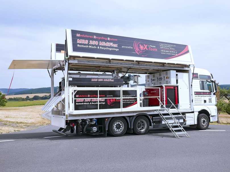 Das MRS 250 MidiFlex, eine Bentonit-Misch- und Recyclinganlage verbaut in einem Lkw | Foto: L-Team Baumaschinen Das MRS 250 MidiFlex, eine Bentonit-Misch- und Recyclinganlage verbaut in einem Lkw | Foto: L-Team Baumaschinen