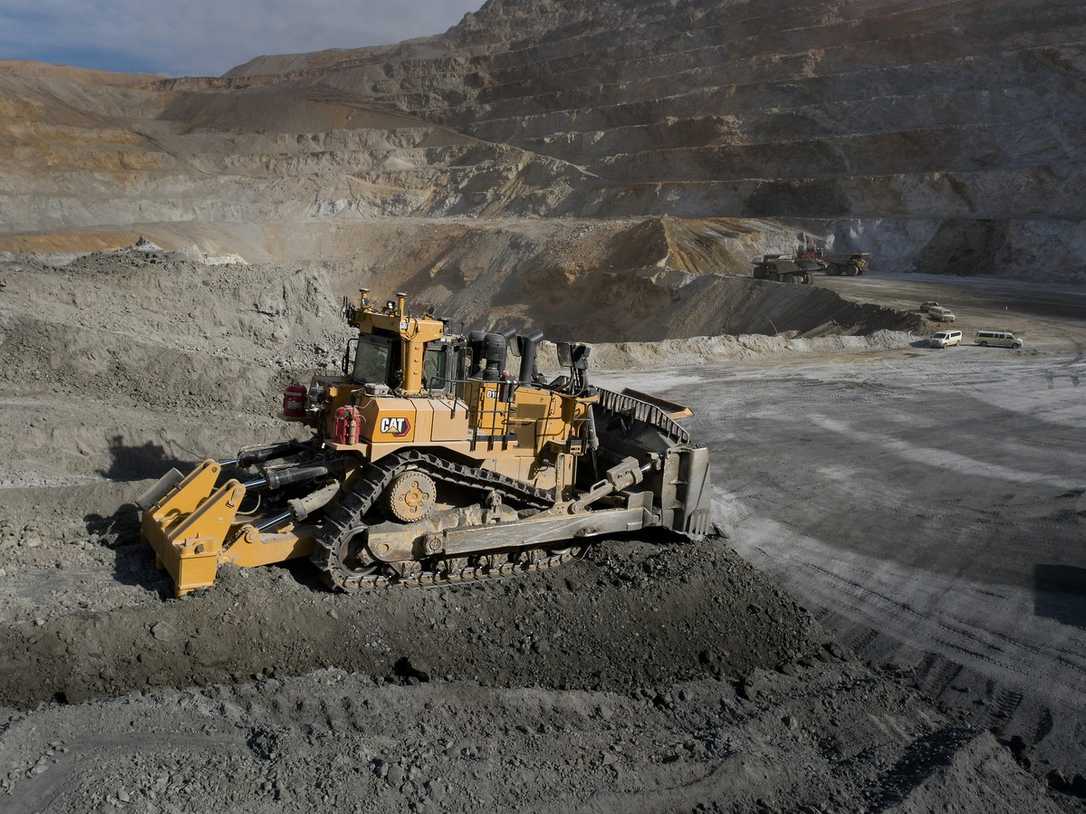 Caterpillar Planierraupe Dozer D10 für Bergbau und Gewinnung bei Zeppelin Baumaschinen Caterpillar Planierraupe Dozer D10 für Bergbau und Gewinnung bei Zeppelin Baumaschinen