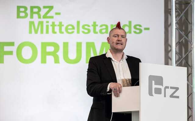 „Nicht-Digitalisierung wird zur Abwanderung von qualifizierten Fachkräften führen“, mahnte der Digitalisierungsspezialist und Blogger Sascha Lobo. | Fotos: BRZ