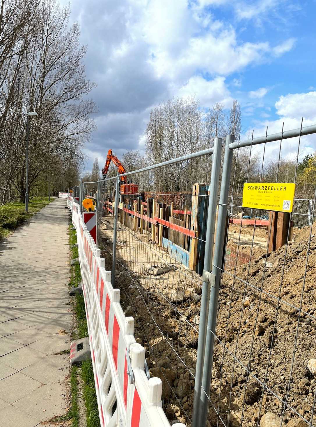 Steinzeugrohre sicher an Regenleitung in Berlin-Marzahn angeschlossen Steinzeugrohre sicher an Regenleitung in Berlin-Marzahn angeschlossen