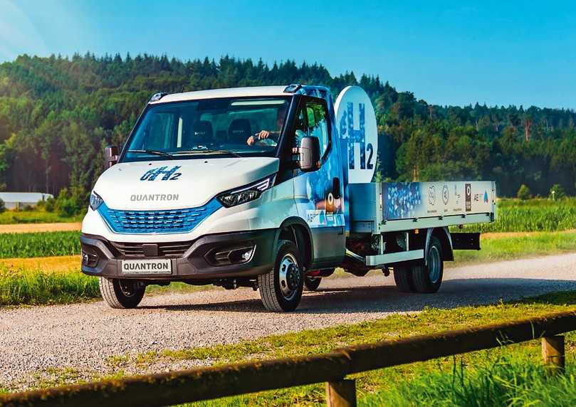 Der 7,2-Tonner Quantron Q-Light FCEV auf Iveco Daily-Basis soll mit vier Wasserstofftanks bis zu 500 km weit kommen. | Foto: Quantron Der 7,2-Tonner Quantron Q-Light FCEV auf Iveco Daily-Basis soll mit vier Wasserstofftanks bis zu 500 km weit kommen. | Foto: Quantron