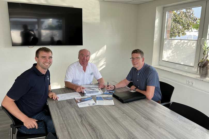 Gemeinsam haben Simon Küter, Ludger Klaas und Frank Horstmann (v.l.) das neue Löschwasserreservoir
geplant. | Foto: Funke Kunststoffe Gemeinsam haben Simon Küter, Ludger Klaas und Frank Horstmann (v.l.) das neue Löschwasserreservoir
geplant. | Foto: Funke Kunststoffe