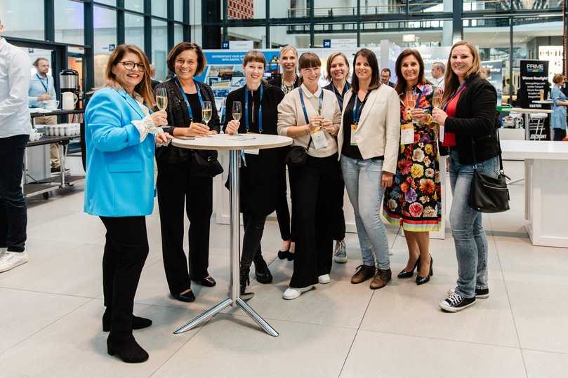 Beim Women in Construction Summit im Rahmen des Construction Equipment Forums kamen im Oktober 2023 Frauen zusammen, die in der Baubranche etwas bewegen wollen. | Foto: Offenblende/Kerstin Vihman Beim Women in Construction Summit im Rahmen des Construction Equipment Forums kamen im Oktober 2023 Frauen zusammen, die in der Baubranche etwas bewegen wollen. | Foto: Offenblende/Kerstin Vihman