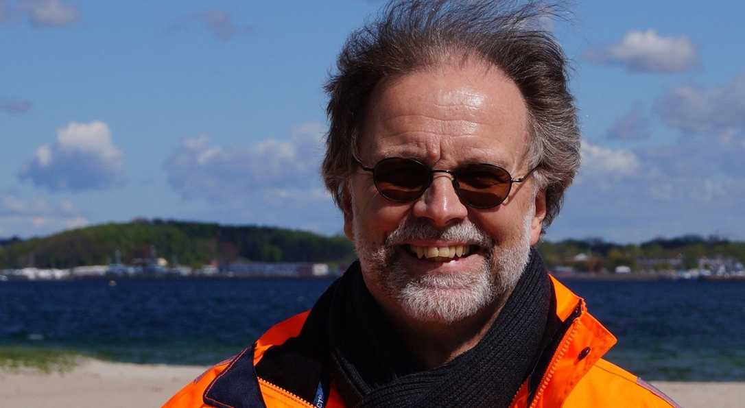 Nordbau 2025: Torsten Conradt erläutert die Sonderschau "Temperaturabgesenkte Asphalte" Nordbau 2025: Torsten Conradt erläutert die Sonderschau "Temperaturabgesenkte Asphalte"