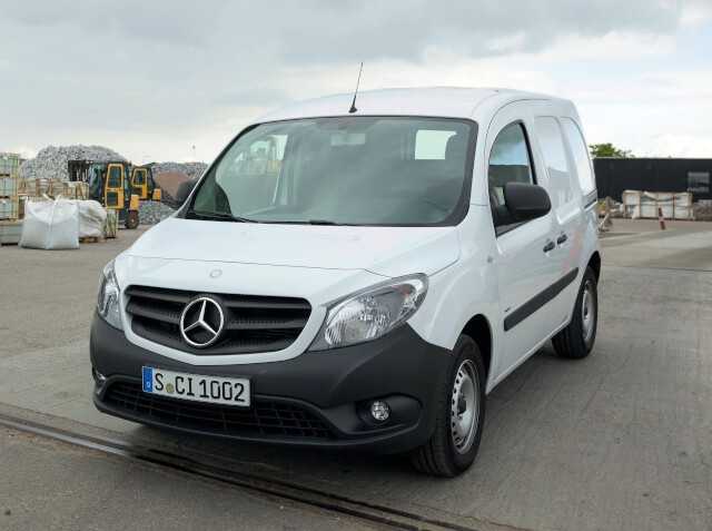 Der Mercedes Citan basiert auf dem Renault Kangoo, der noch in diesem Jahr erneuert wird. Der Mercedes Citan basiert auf dem Renault Kangoo, der noch in diesem Jahr erneuert wird.