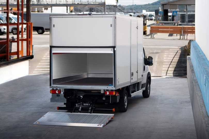 Kofferaufbauten liefert Gruau aus Frankreich an Stellantis. | Foto: Stellantis