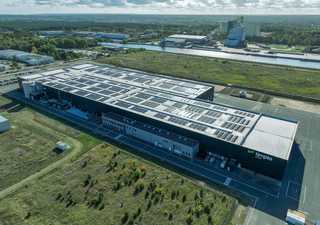 Moderne Holzbauproduktion trifft nachhaltige Infrastruktur