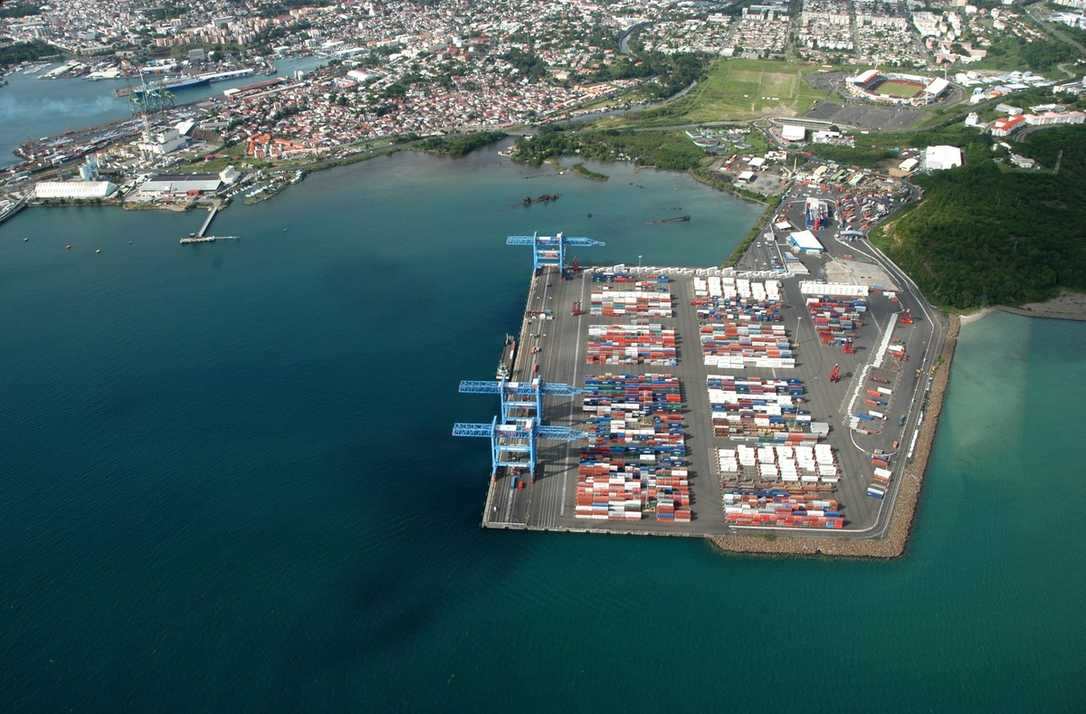 Entwässerungsrinne Schwerlast: F 900 System im Hafen-Härtetest